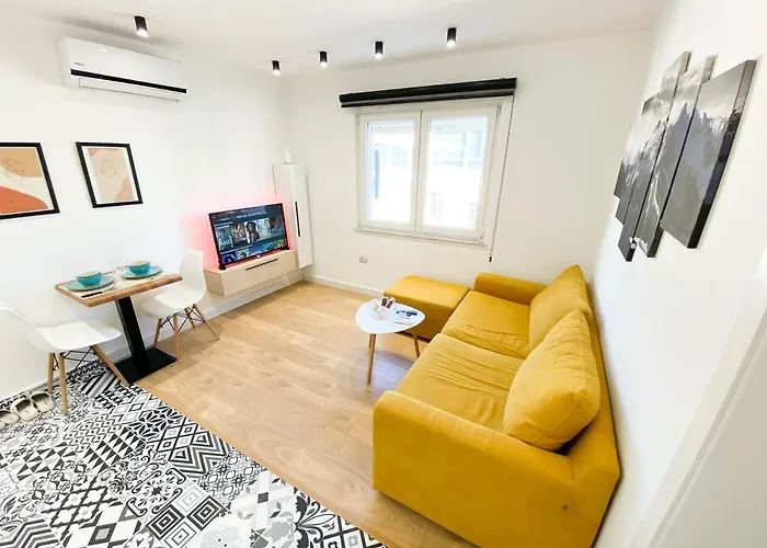Matisse No9 - One Bedroom Center Tirana