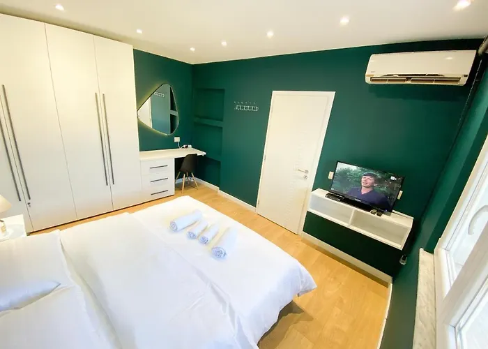 Matisse No9 - One Bedroom Center *