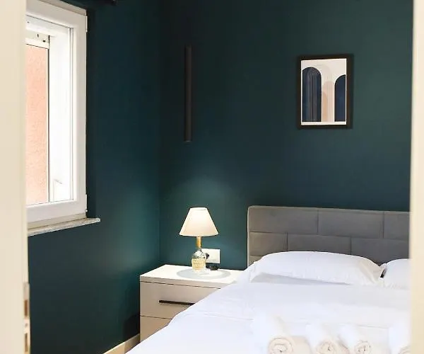 Matisse No9 - One Bedroom Center *