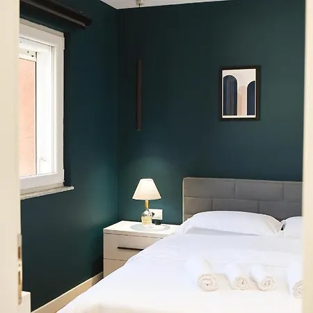 Matisse No9 - One Bedroom Center *
