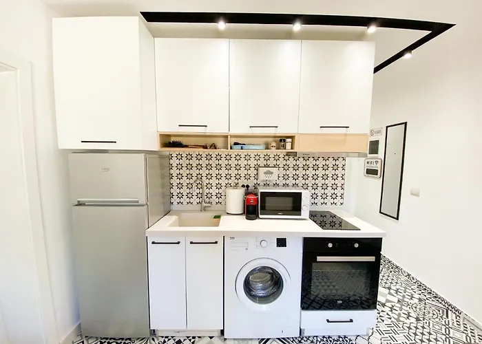 アパート Matisse No9 - One Bedroom Center With Parking ティラナ