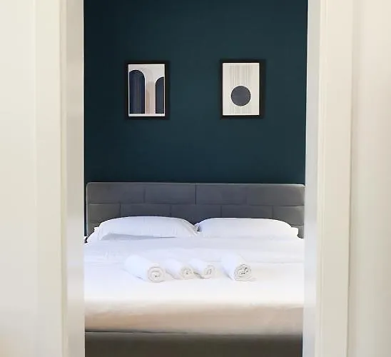 Matisse No9 - One Bedroom Center With Parking 티라나